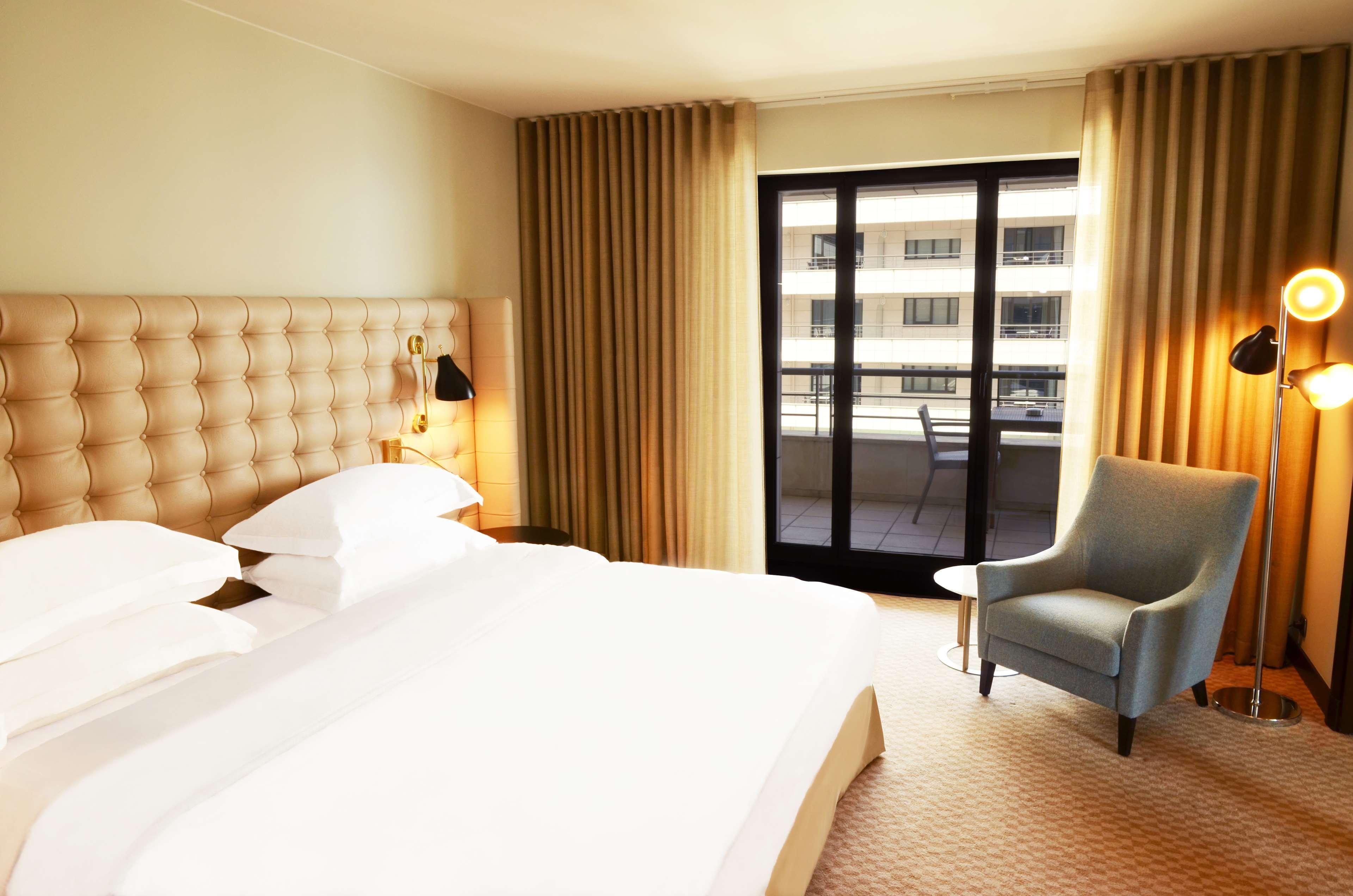 Hyatt Regency Nice Palais De La Mediterranee Exterior photo A room at the Hotel