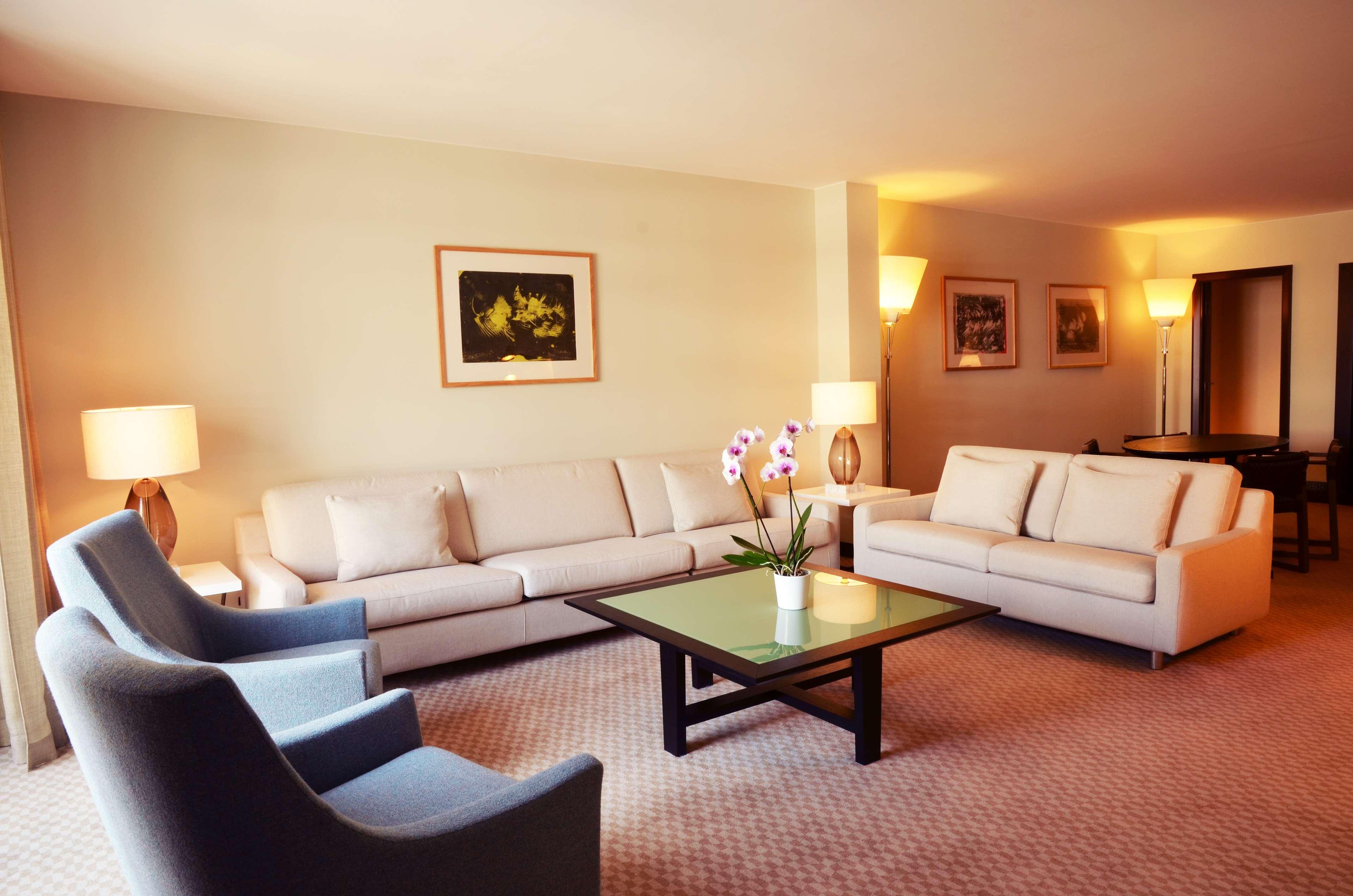 Hyatt Regency Nice Palais De La Mediterranee Exterior photo A suite at the Hotel de Crillon