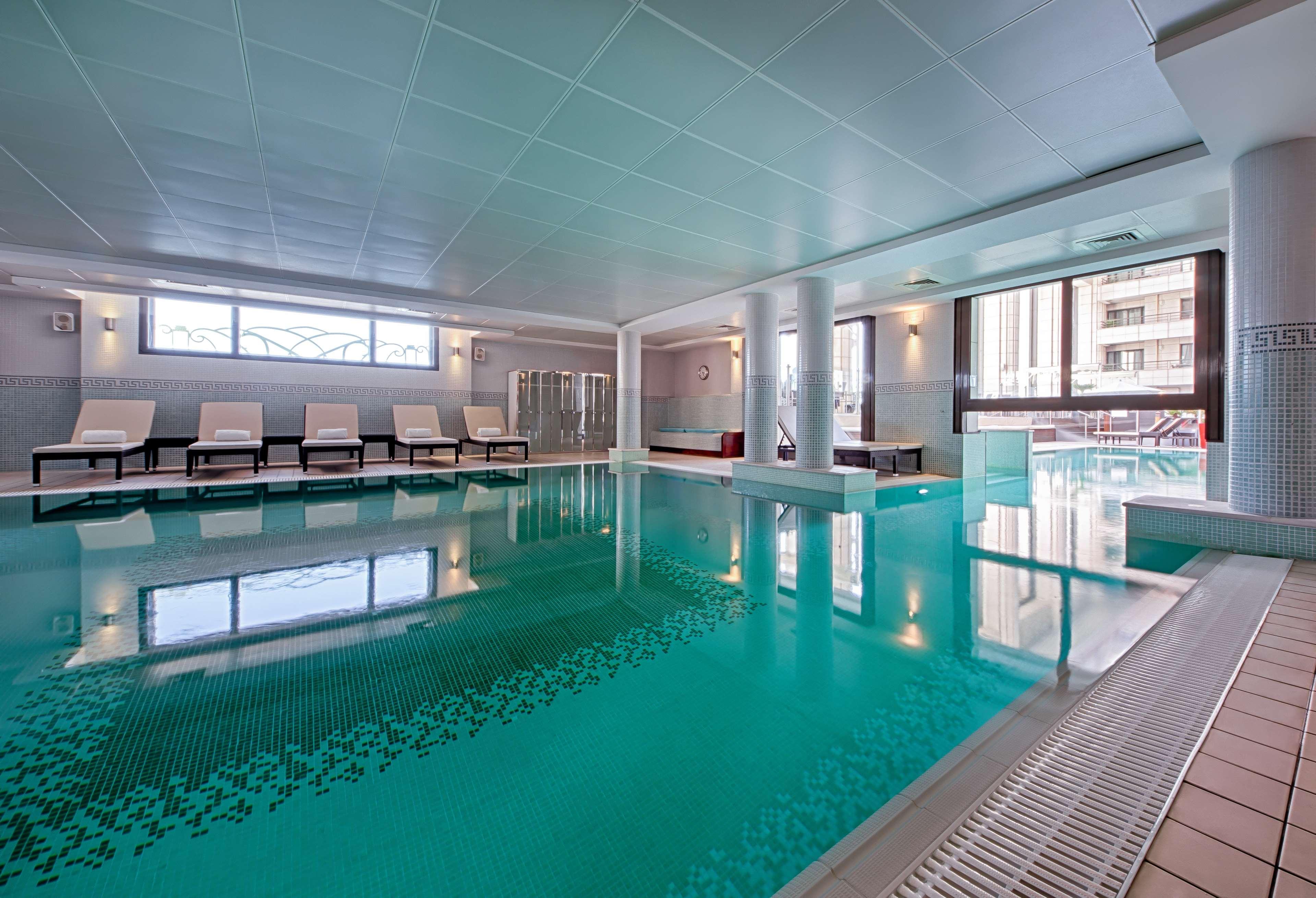 Hyatt Regency Nice Palais De La Mediterranee Exterior photo The swimming pool