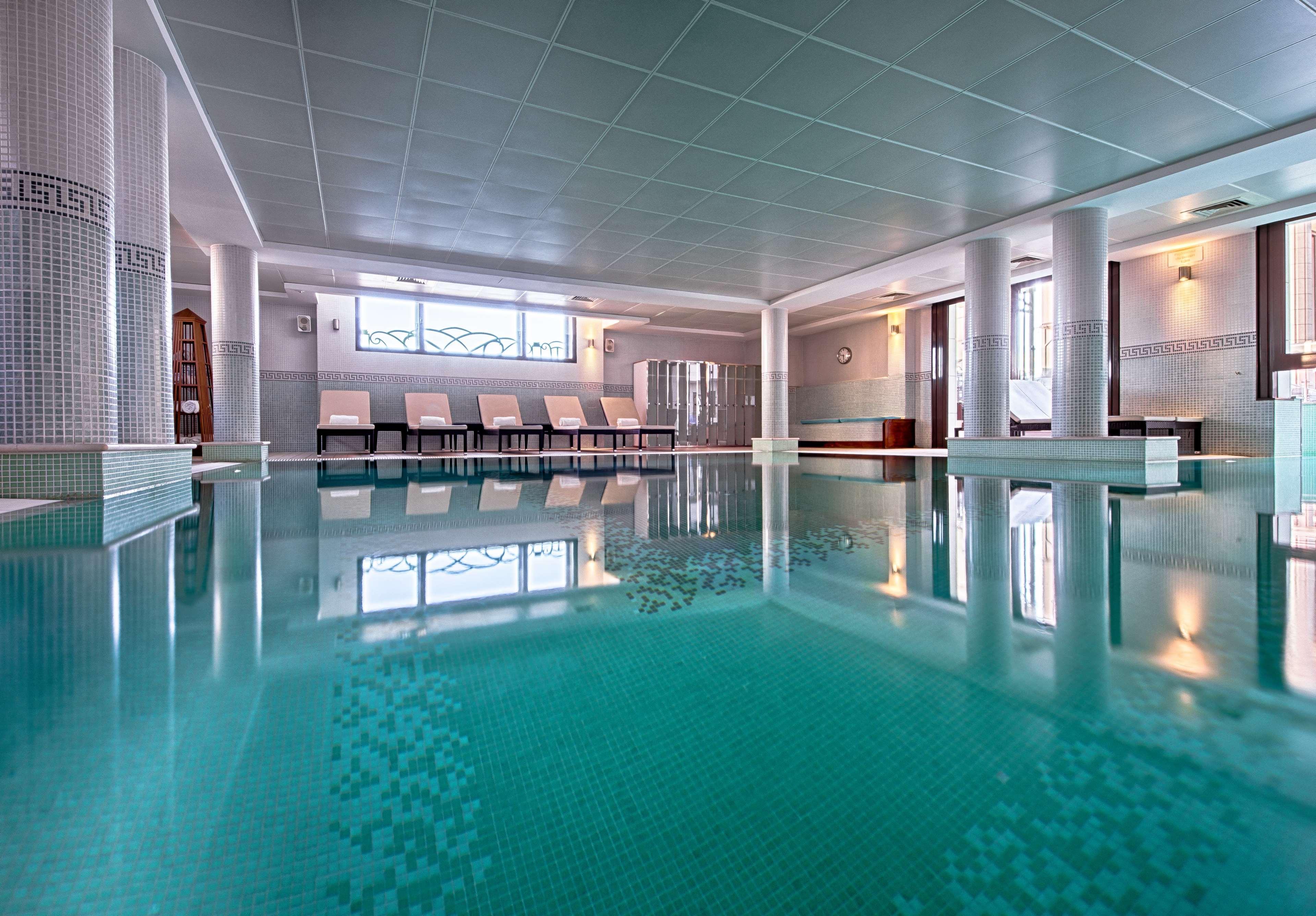 Hyatt Regency Nice Palais De La Mediterranee Exterior photo The swimming pool at the hotel