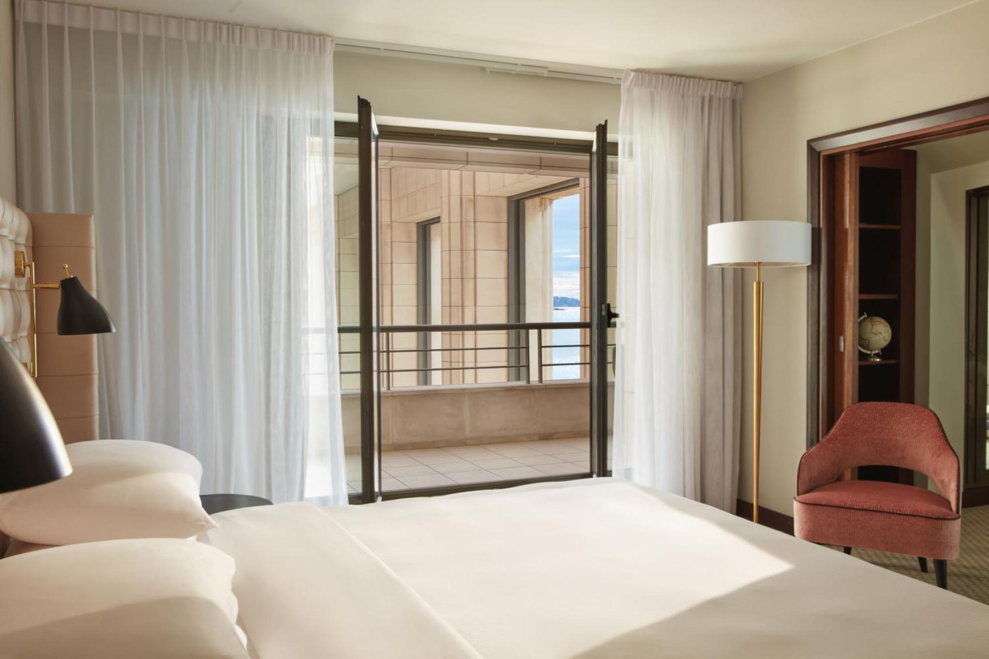 Hyatt Regency Nice Palais De La Mediterranee Exterior photo A bedroom at the hotel