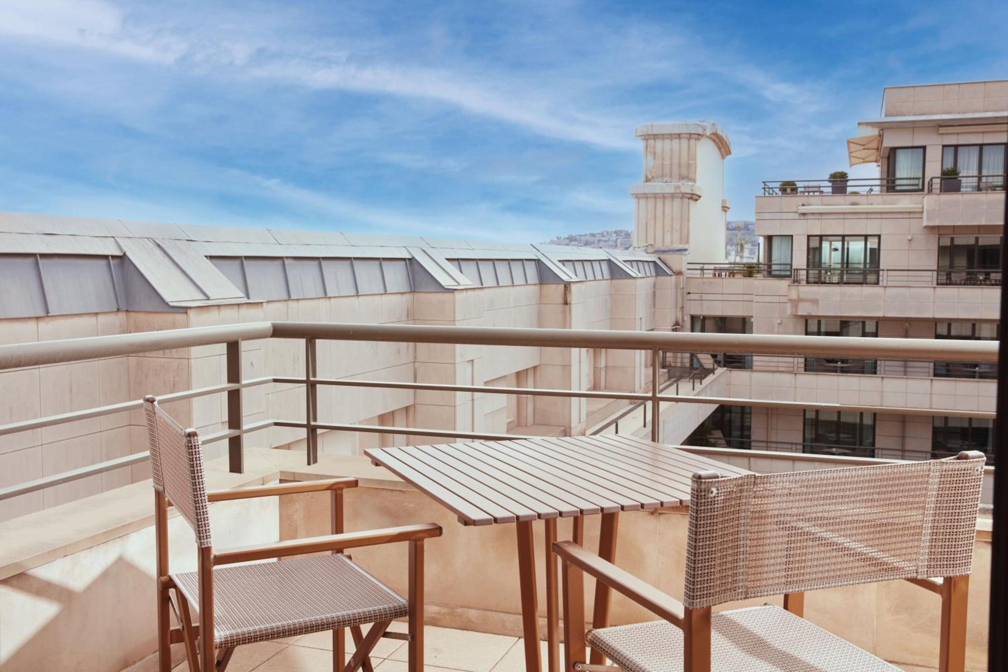 Hyatt Regency Nice Palais De La Mediterranee Exterior photo The roof terrace