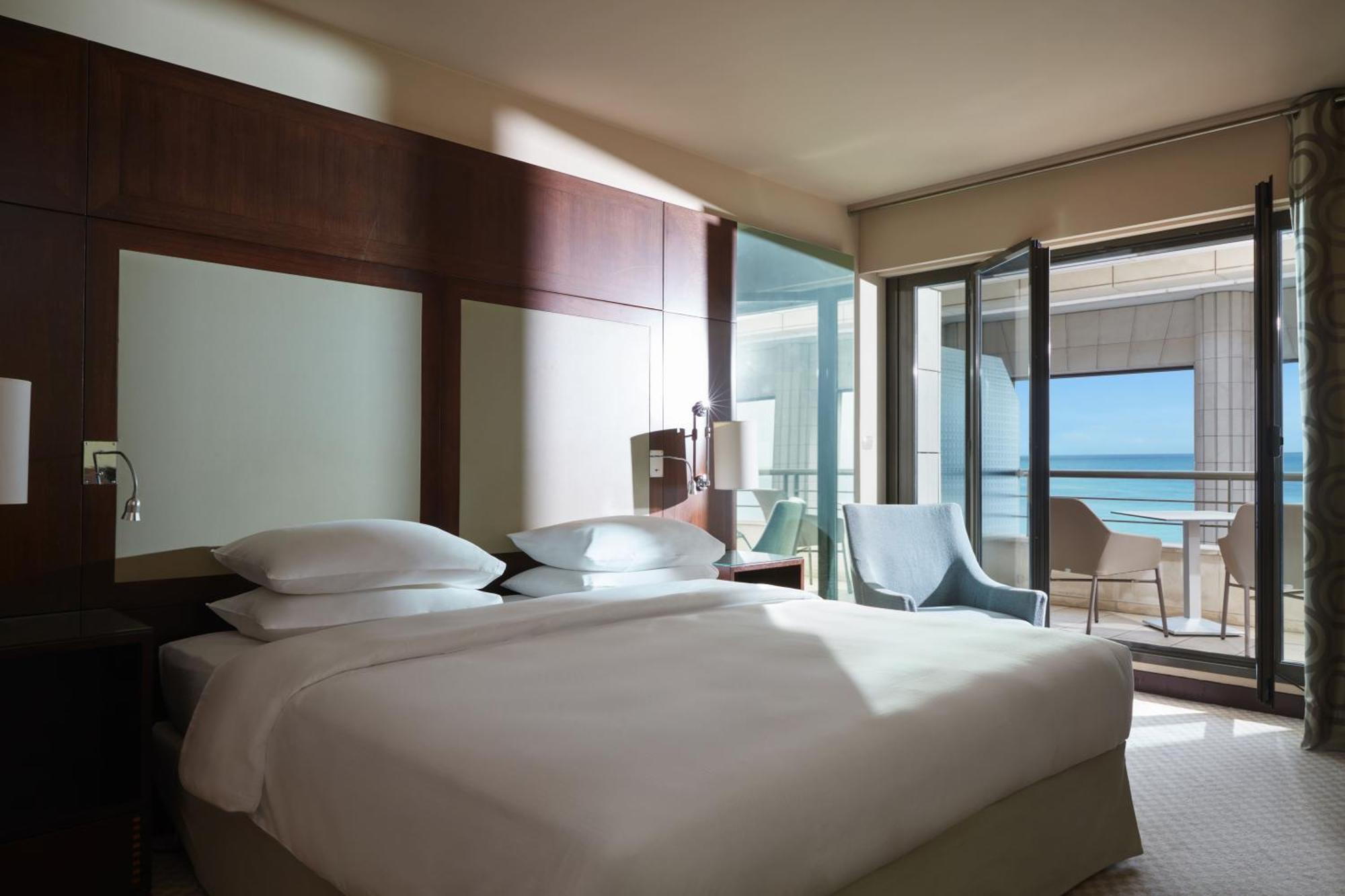 Hyatt Regency Nice Palais De La Mediterranee Exterior photo A guest room at the hotel