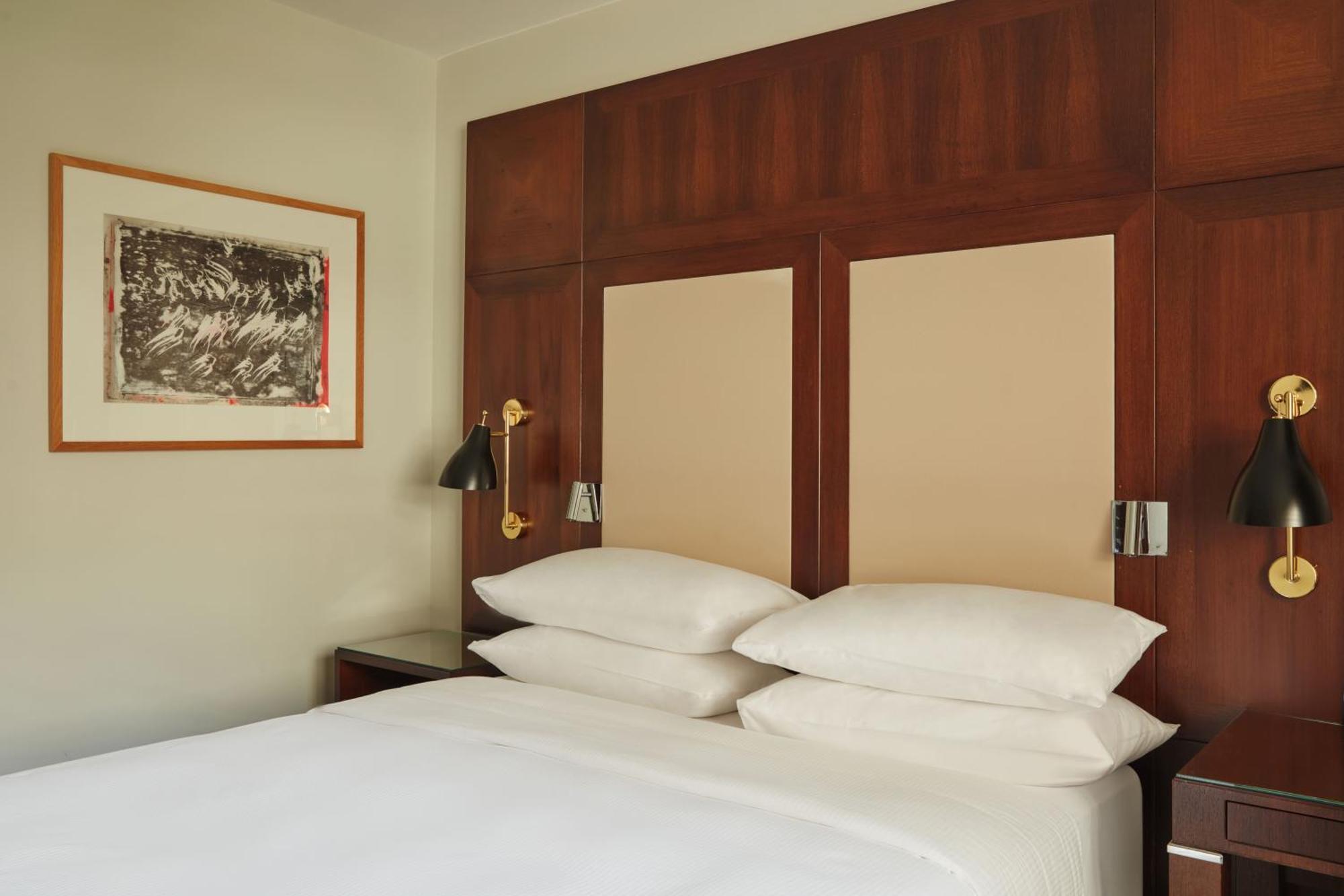 Hyatt Regency Nice Palais De La Mediterranee Exterior photo A room at the hotel
