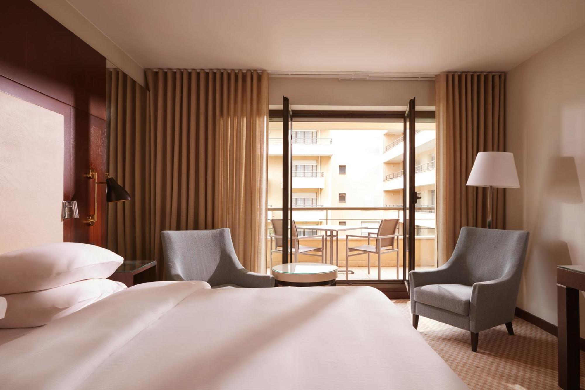 Hyatt Regency Nice Palais De La Mediterranee Exterior photo A guest room at the hotel