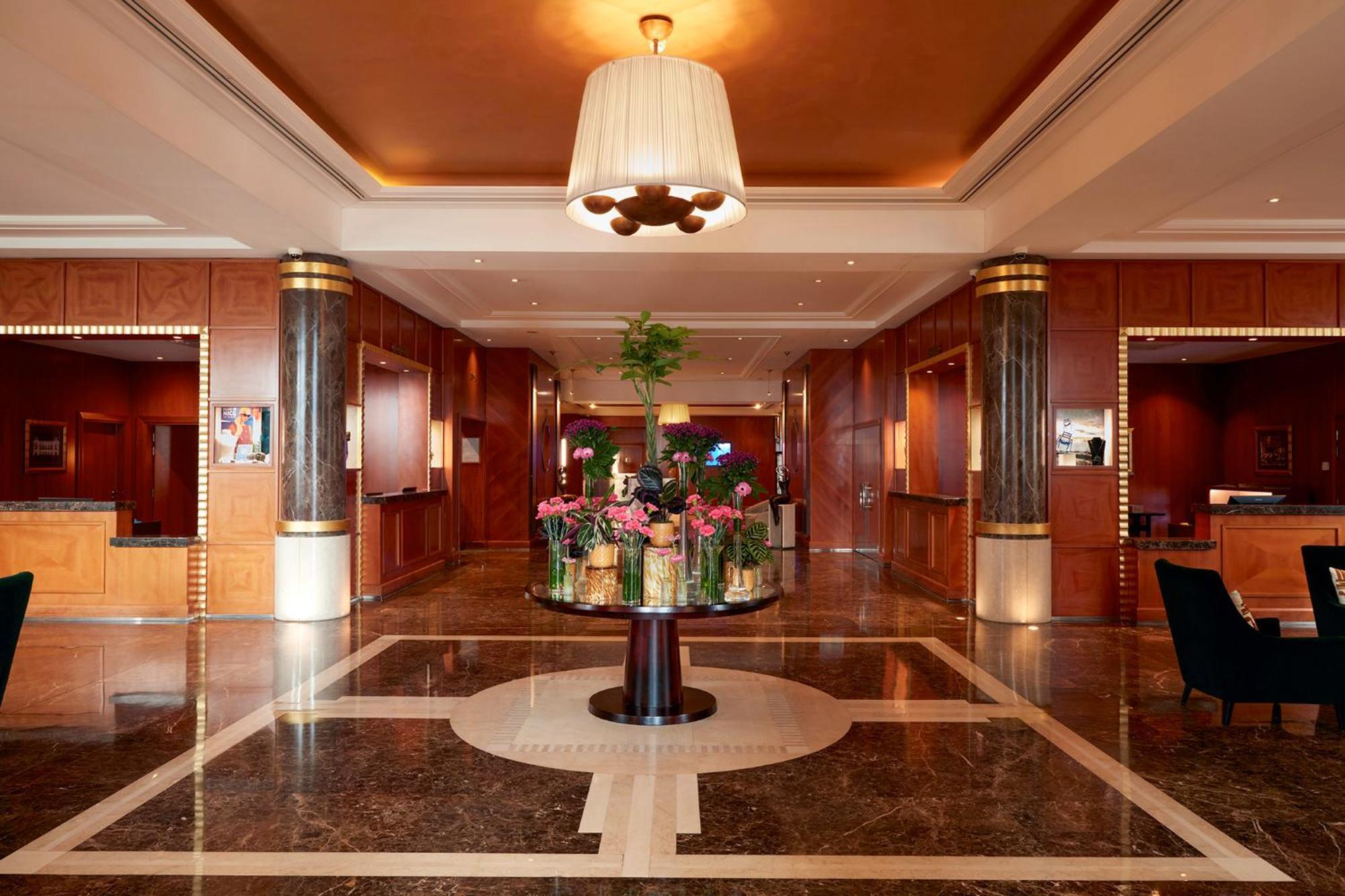 Hyatt Regency Nice Palais De La Mediterranee Exterior photo Lobby