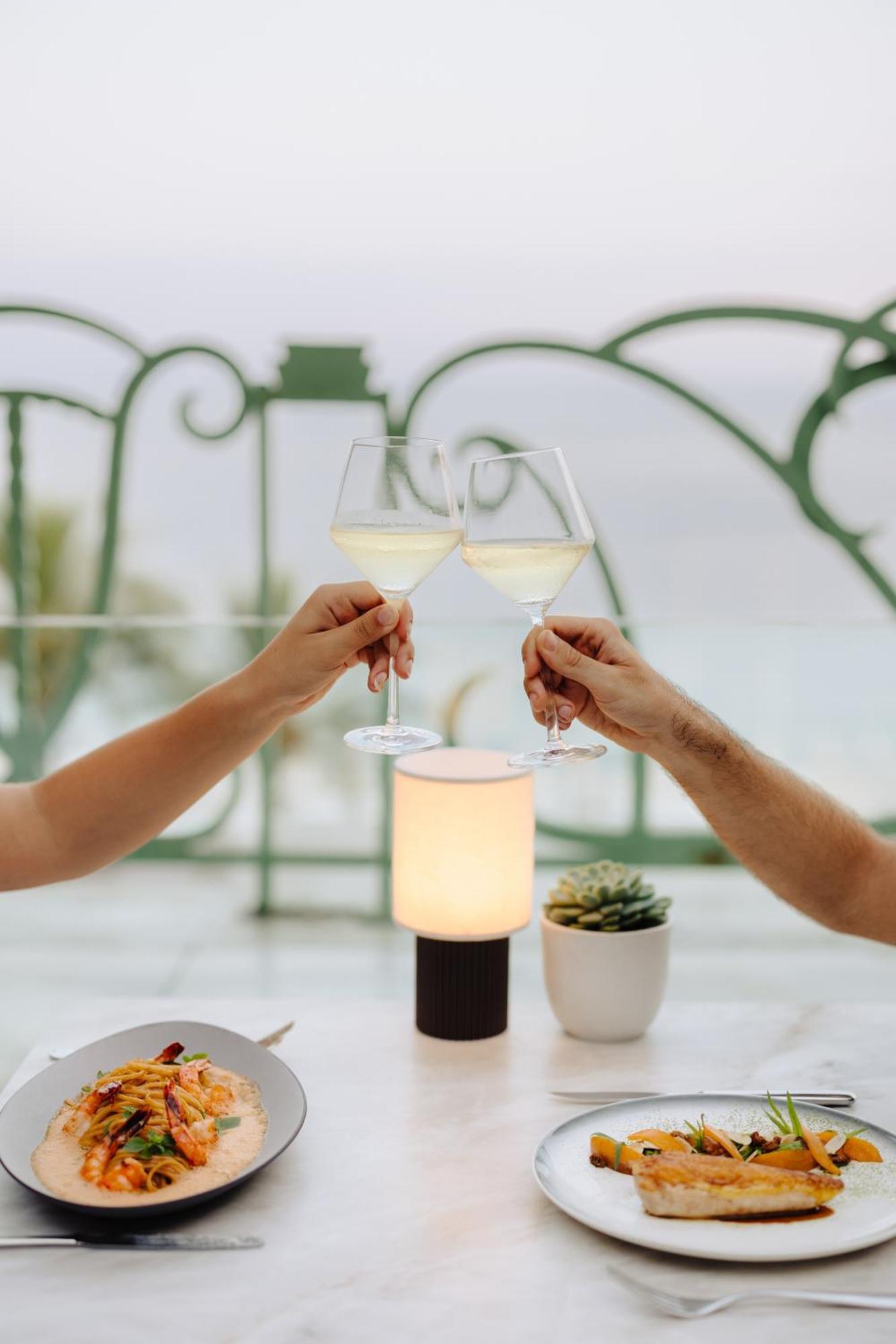 Hyatt Regency Nice Palais De La Mediterranee Exterior photo A toast with wine