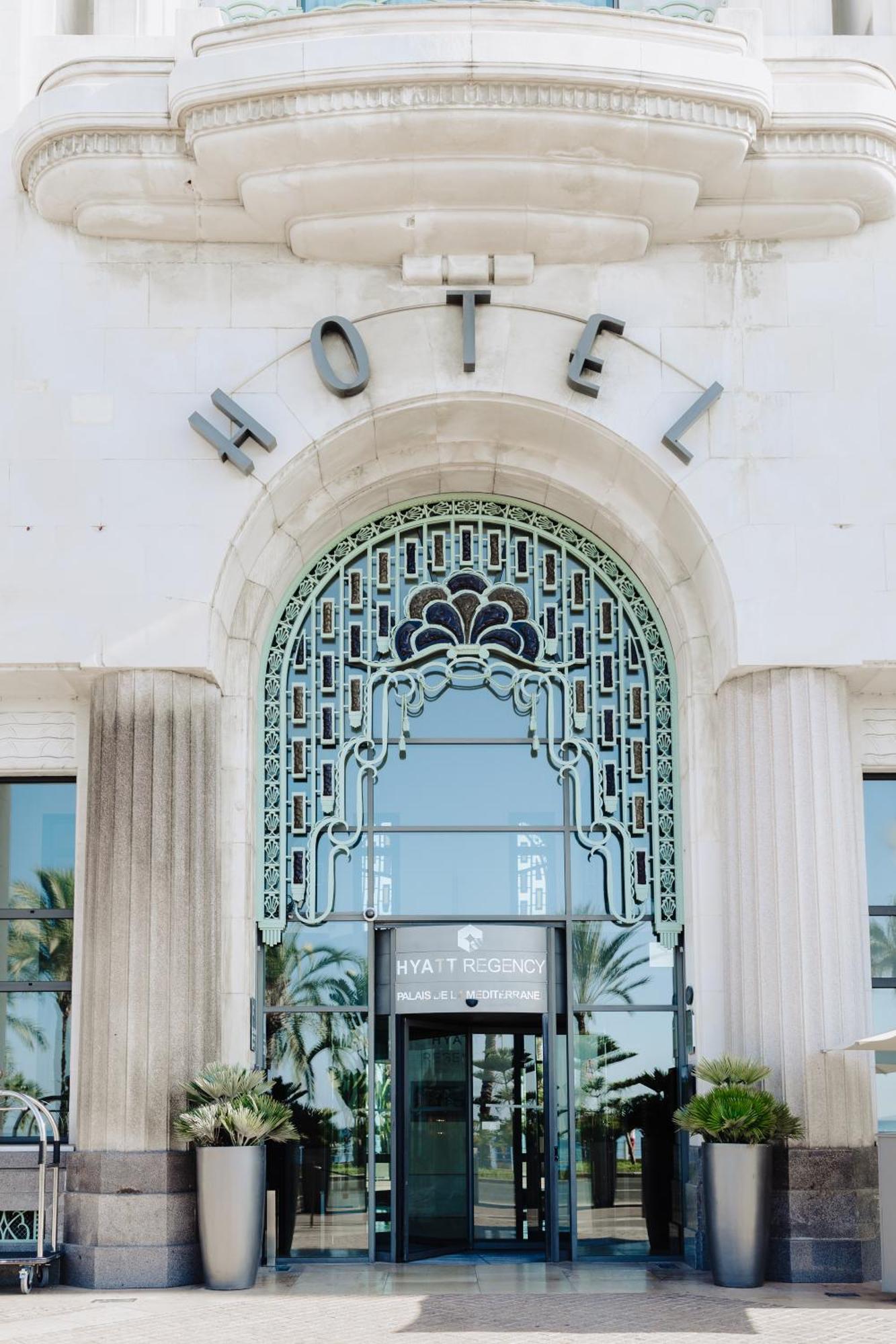 Hyatt Regency Nice Palais De La Mediterranee Exterior photo Entrance of the Hyatt Regency