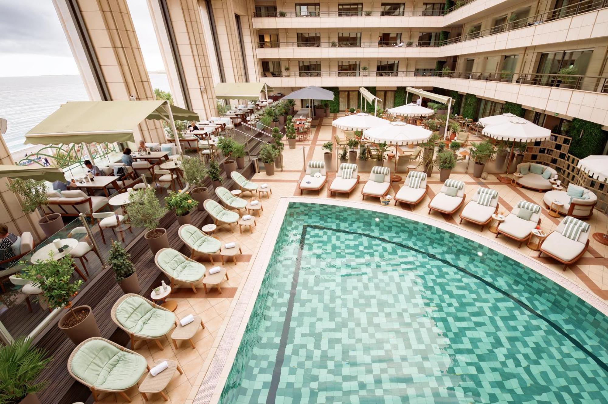 Hyatt Regency Nice Palais De La Mediterranee Exterior photo The pool at the hotel