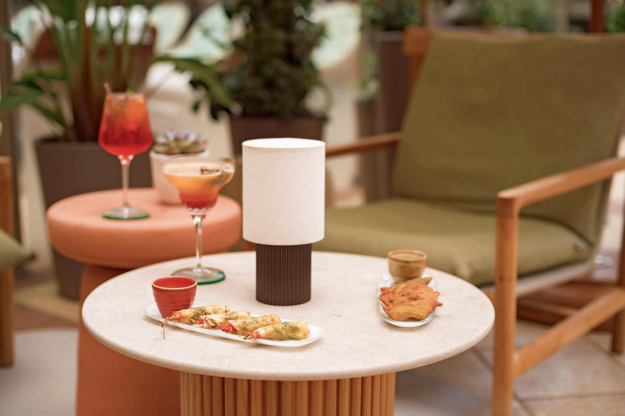 Hyatt Regency Nice Palais De La Mediterranee Exterior photo Table lamp