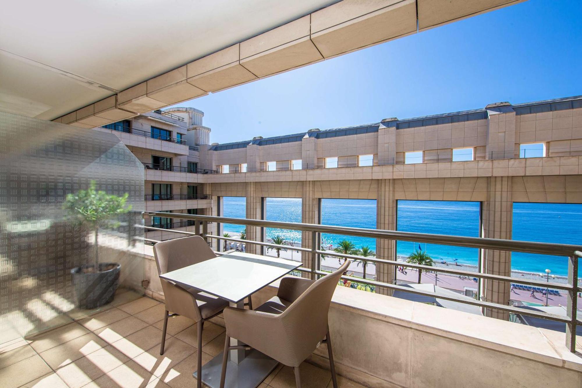 Hyatt Regency Nice Palais De La Mediterranee Exterior photo Balcony of a suite