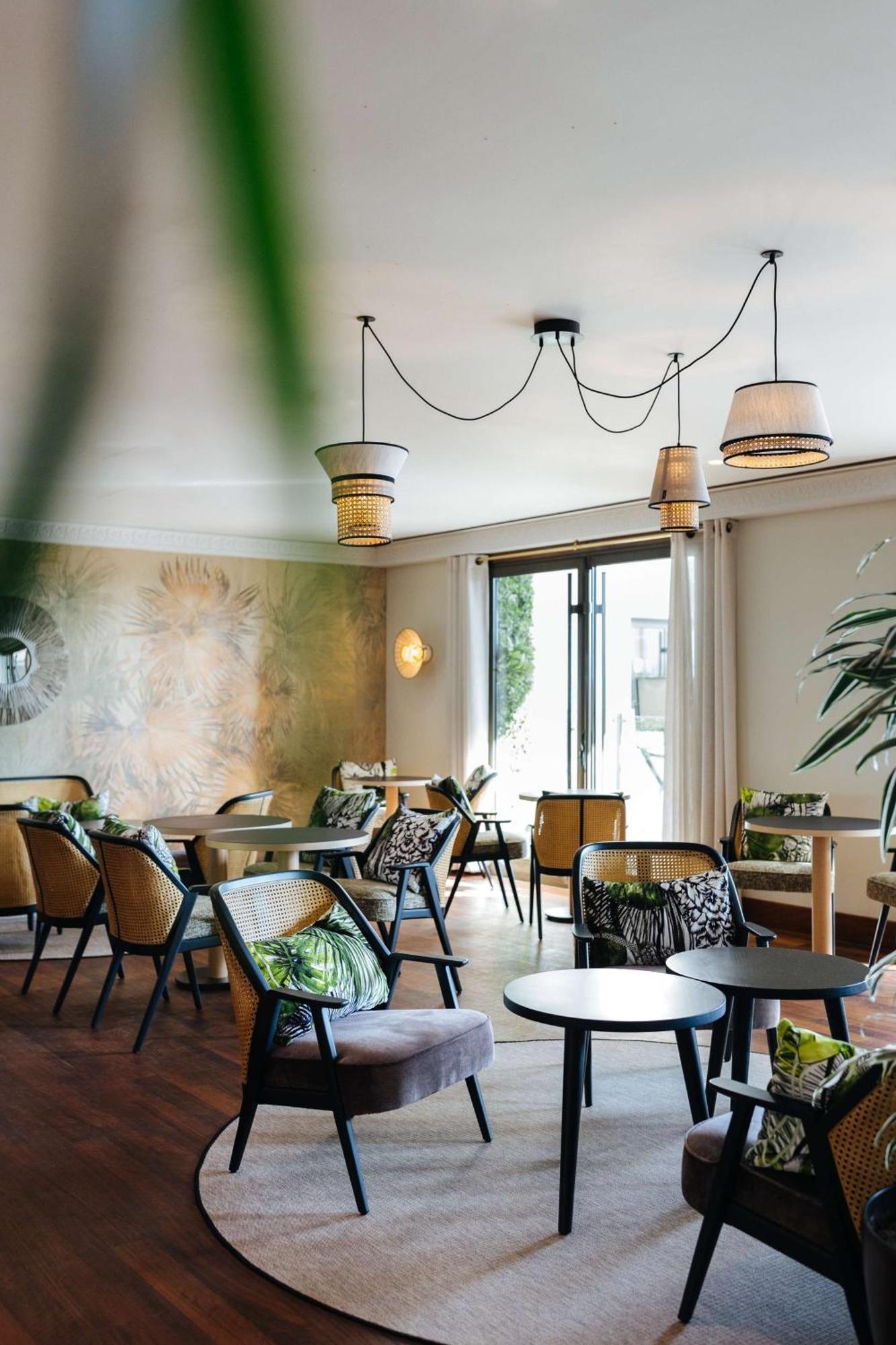 Hyatt Regency Nice Palais De La Mediterranee Exterior photo Restaurant in the hotel